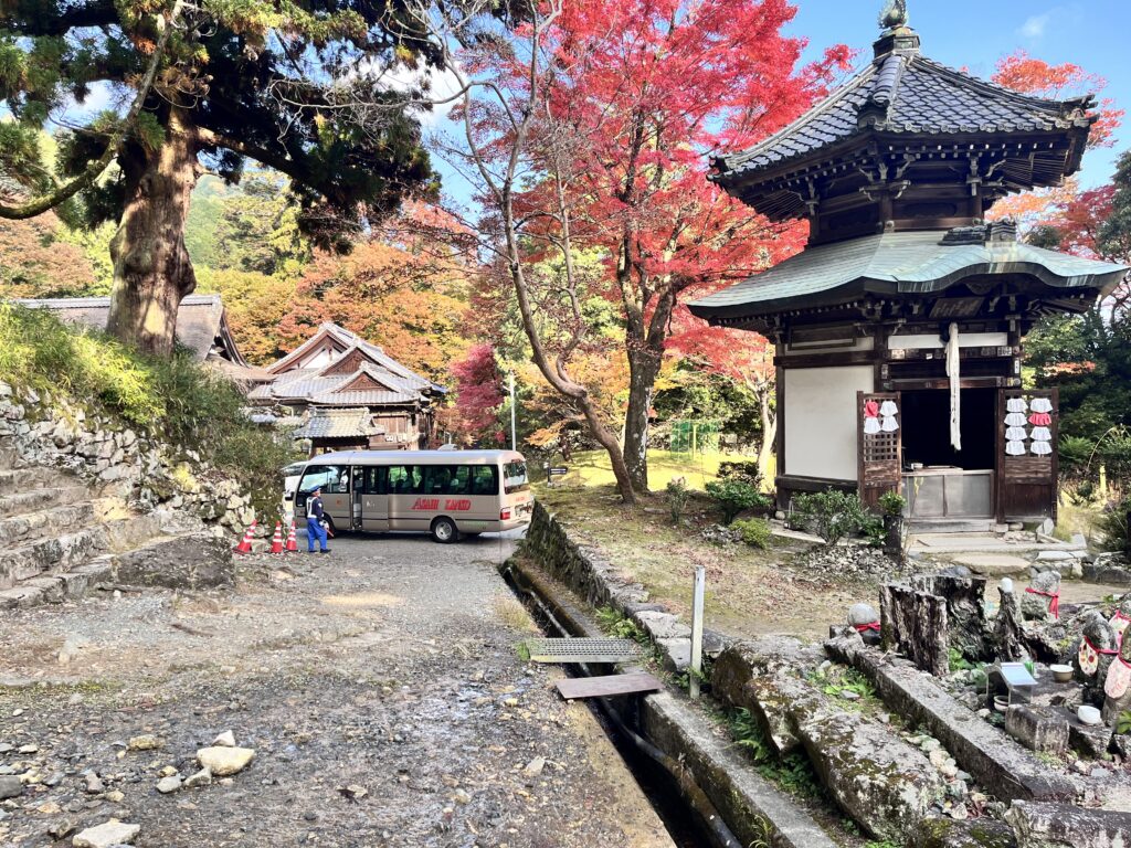 大宮川観光駐車場から無料シャトルバスで日吉大社へ