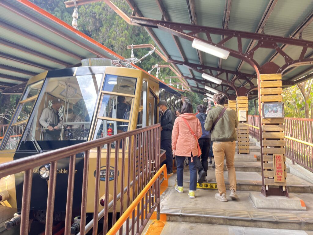 レトロなケーブルカー