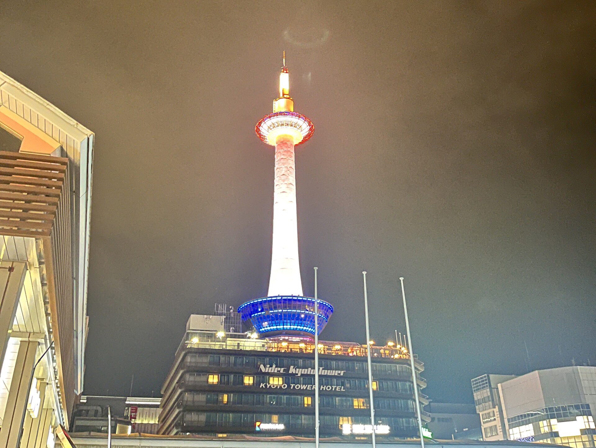 夜の京都タワー